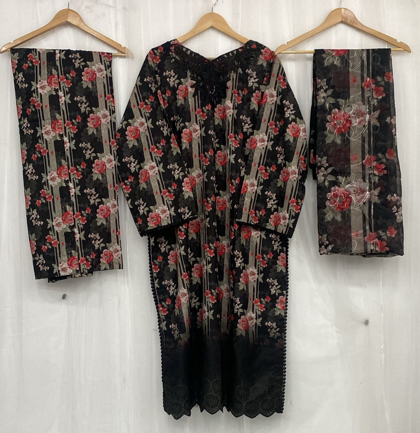 Saara Embroidered 3-Piece Readymade SuitSN06