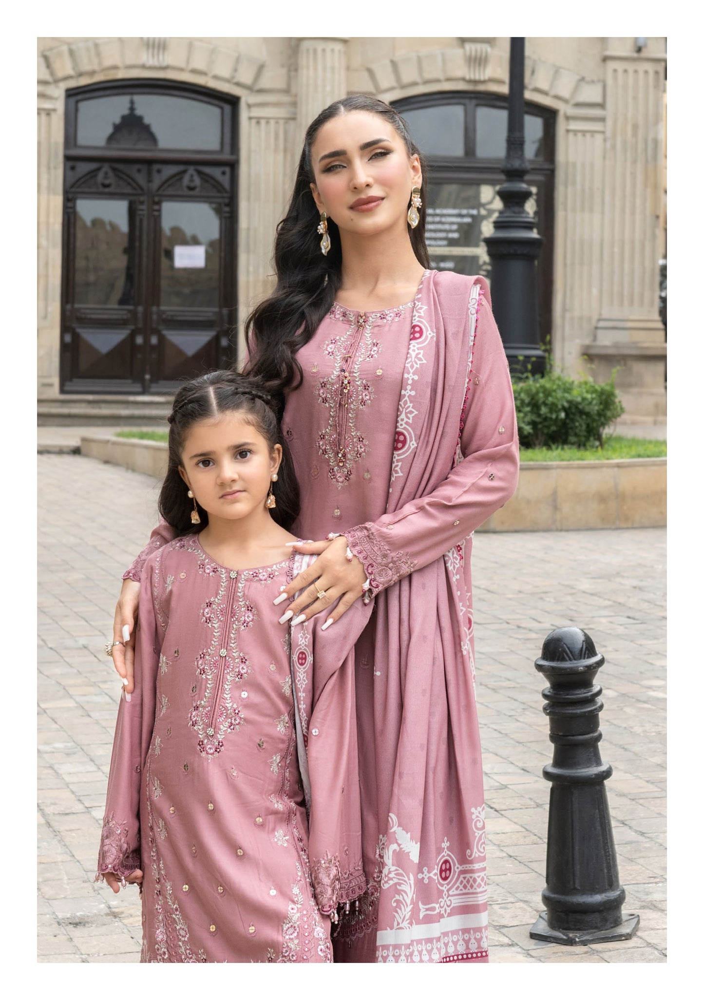 SIMRANS BAKU EMBROIDERED LINEN WITH KOTAIL SHAWLS 3PC EMBROIDERED READYMADE SBL404