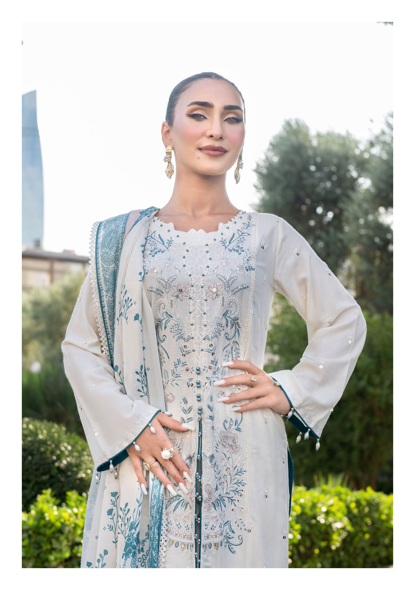 SIMRANS BAKU EMBROIDERED LINEN WITH KOTAIL SHAWLS 3PC EMBROIDERED READYMADE SBL406