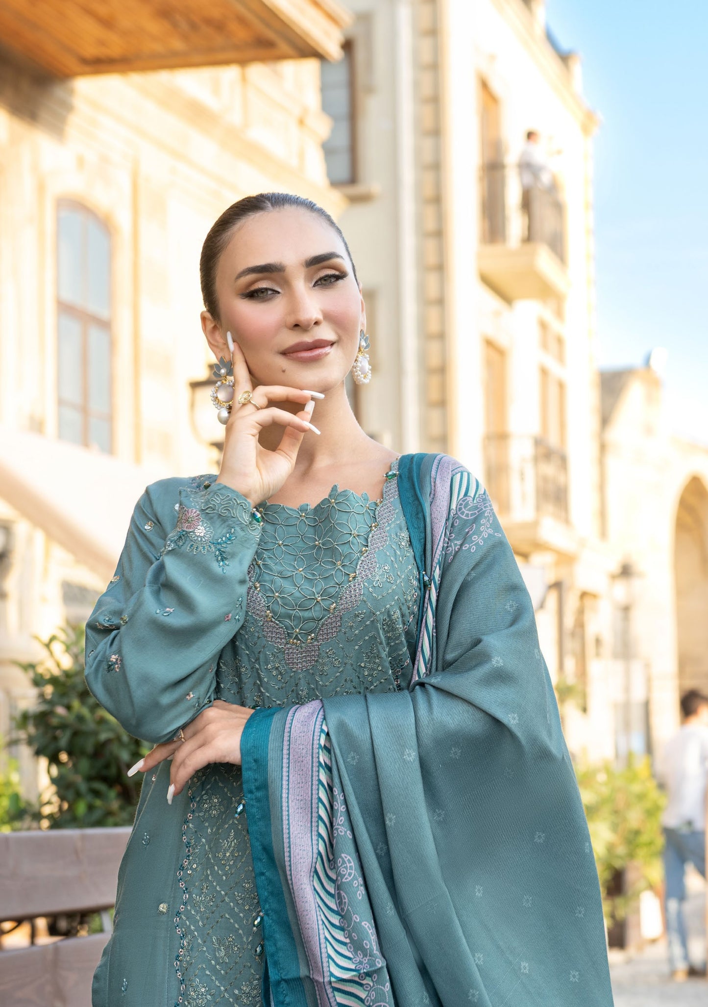 SIMRANS BAKU EMBROIDERED LINEN WITH KOTAIL SHAWLS 3PC EMBROIDERED READYMADE SBL407