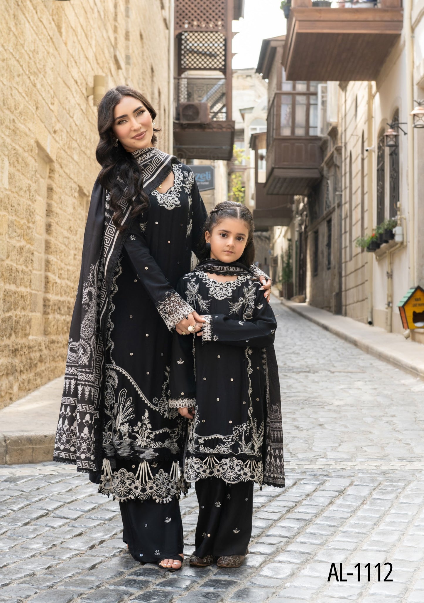 SIMRANS BAKU EMBROIDERED LINEN WITH KOTAIL SHAWLS 3PC EMBROIDERED READYMADE SBL402