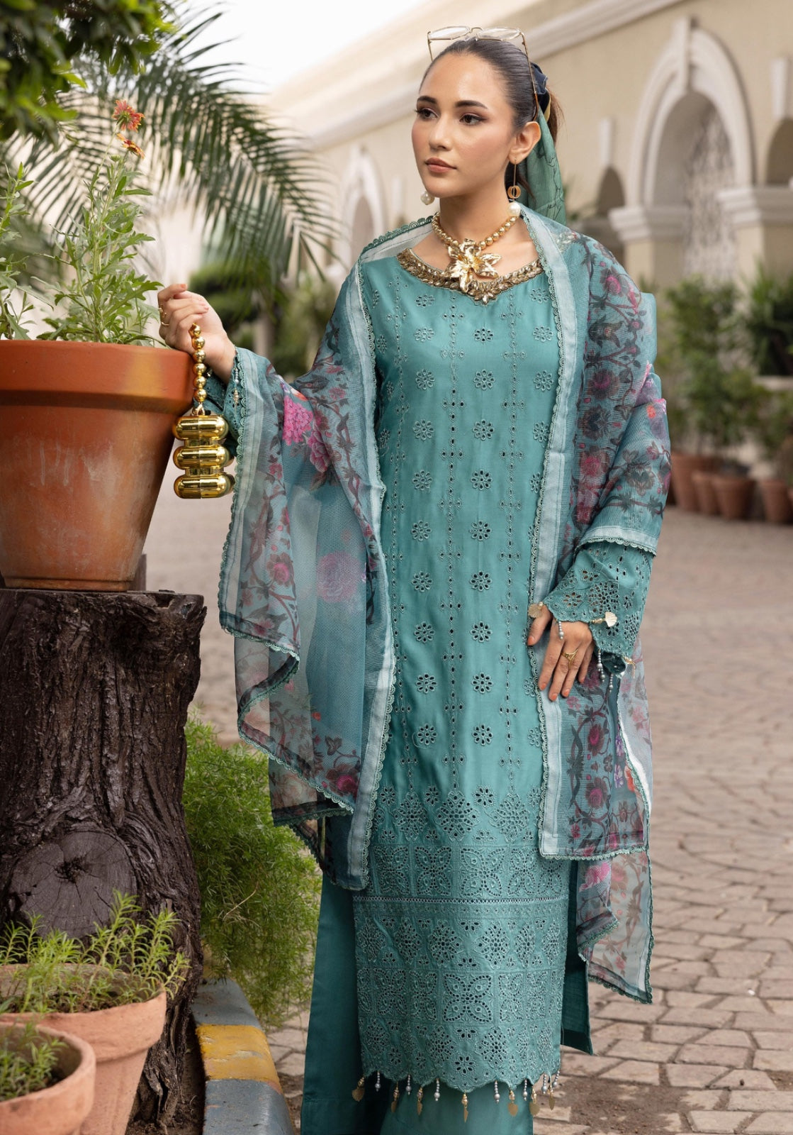 SIMRANS LUXURY HANDWORK CHICKNKARI 3PC READYMADE Bk21