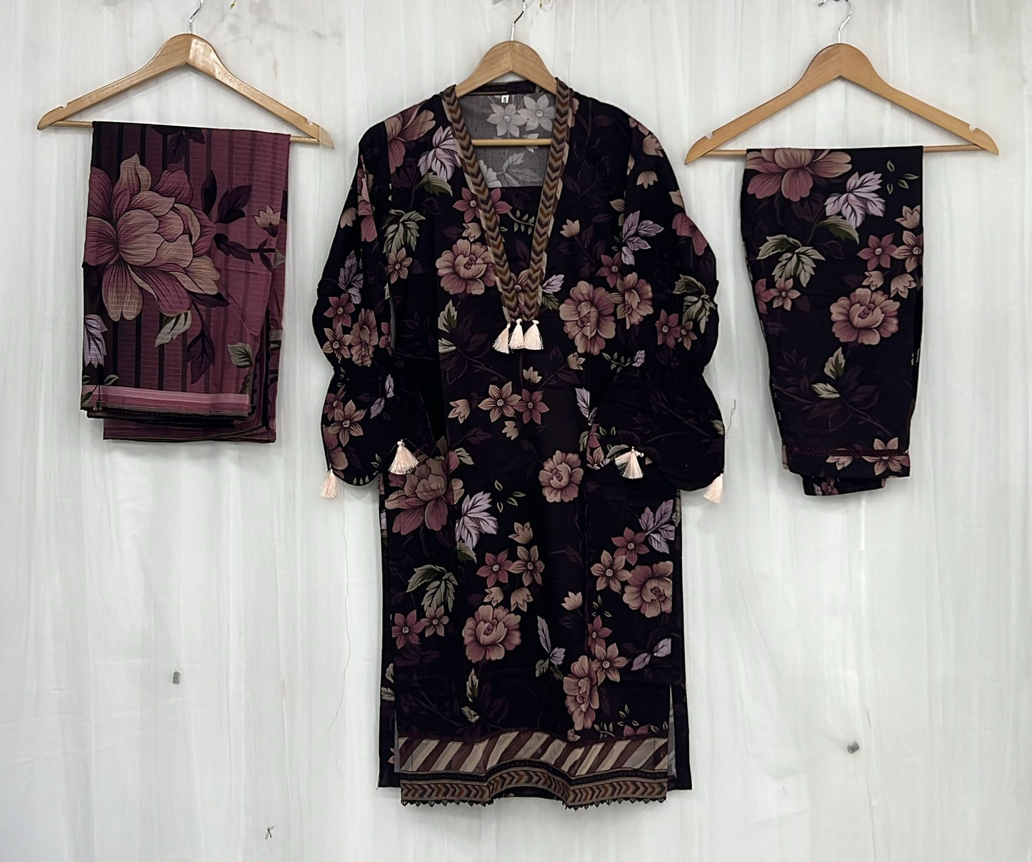 Traditional Meets Trendy – Swan Linen 3-Piece Readymade Outfit D10